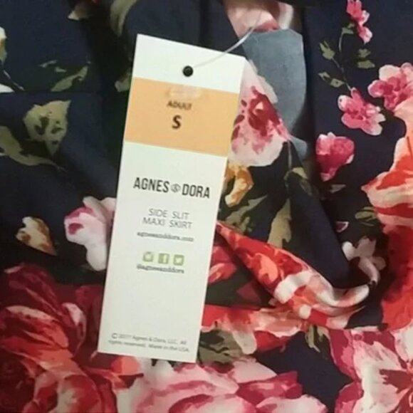 Agnes & Dora Floral Side Slit Maxi Skirt - Picture 4 of 5